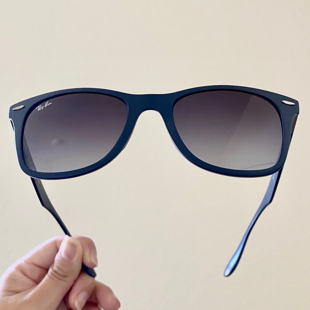 Auth. Ray-Ban Wayfarer Liteforce (RB4195)